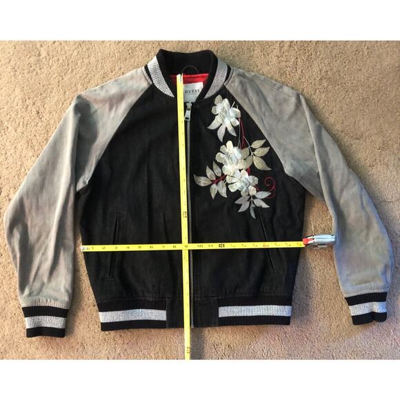 Vintage Woman's Guess Jacket with Embroidered Flowers on front and back Black XS - Picture 4 of 5